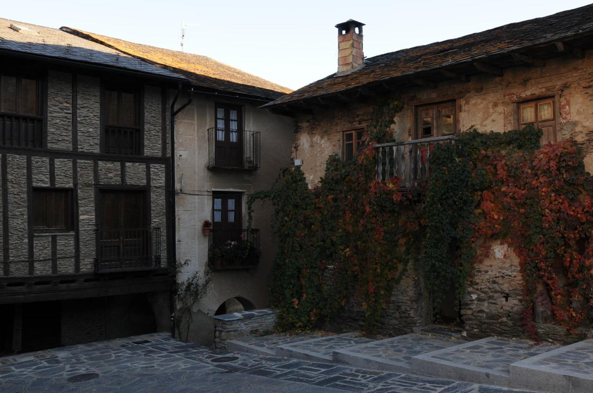 Casa Rural La Comella Tirvia ภายนอก รูปภาพ