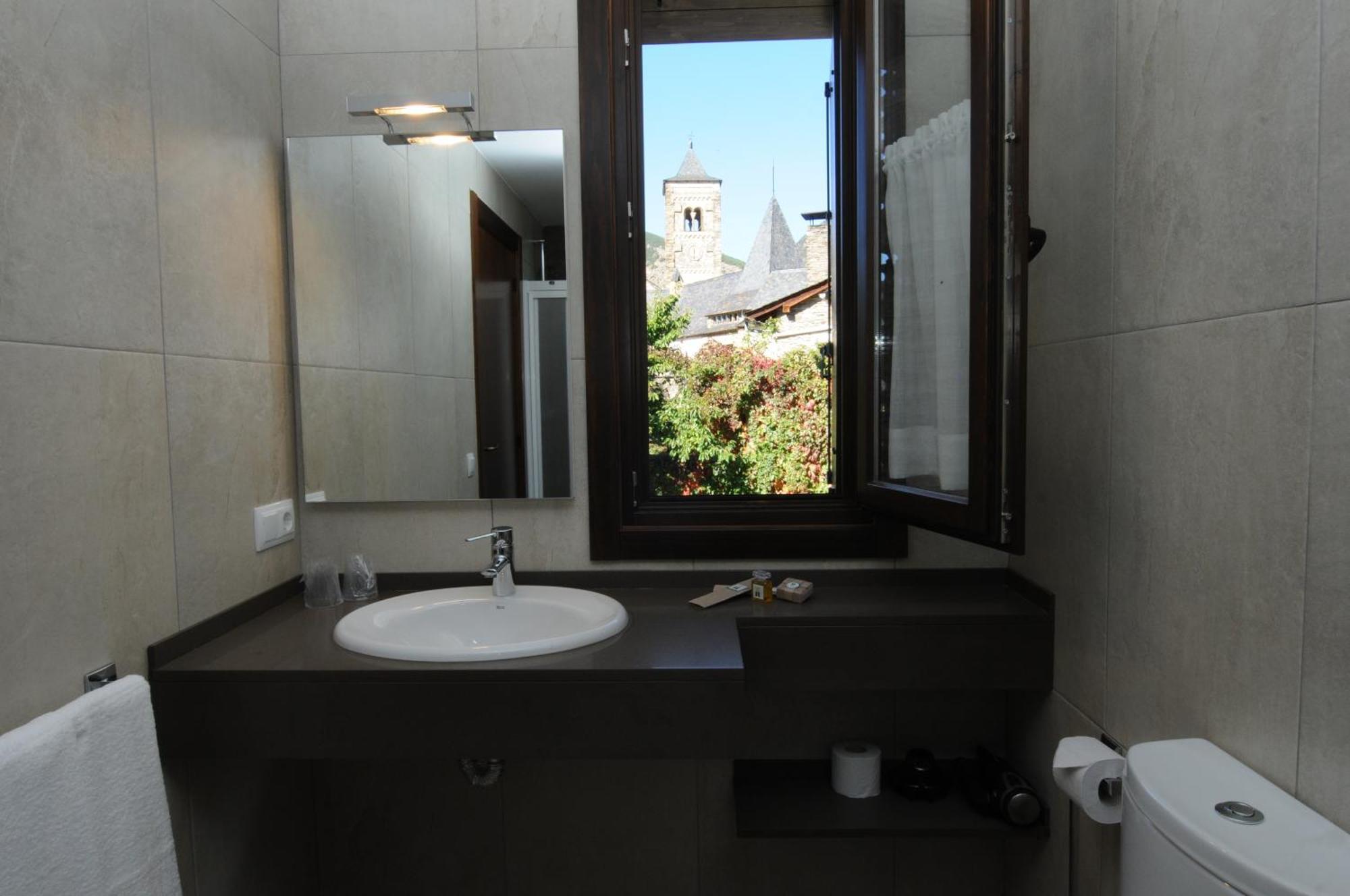 Casa Rural La Comella Tirvia ภายนอก รูปภาพ
